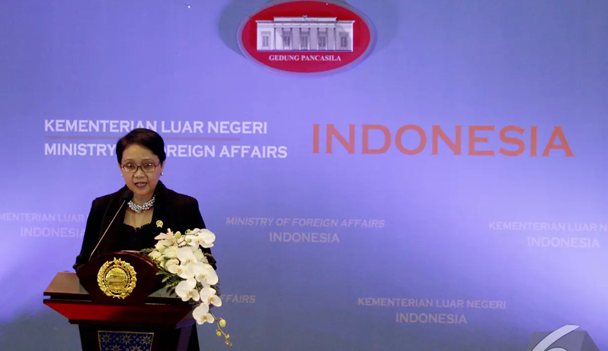 Menlu Retno LP Marsudi menyampaikan arah politik dan diplomasi RI di tahun 2015 serta lima tahun yang akan datang, Jakarta, Kamis (8/1/2015). (Liputan6.com/Faizal Fanani)