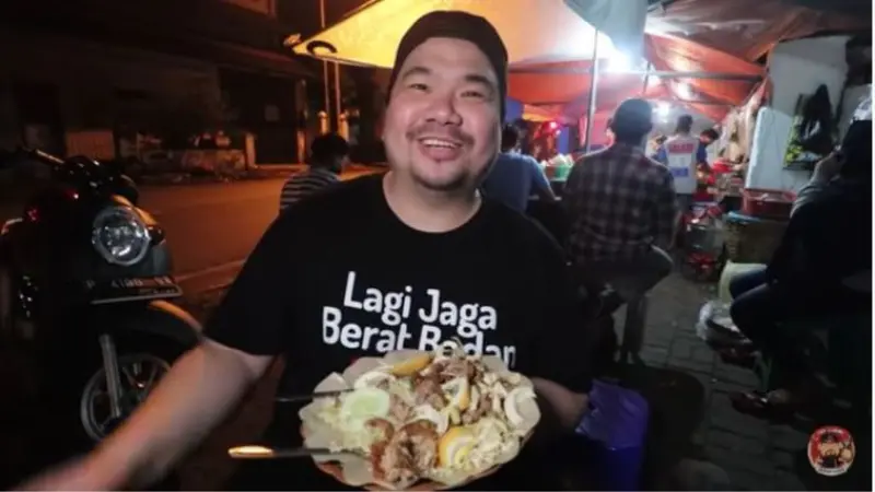 Ketika Youtuber Nex Carlos Buka Puasa Bersama Habib Jafar