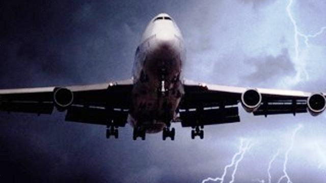 Duar! Jika Petir Menyambar Pesawat, Apa yang Terjadi? Global