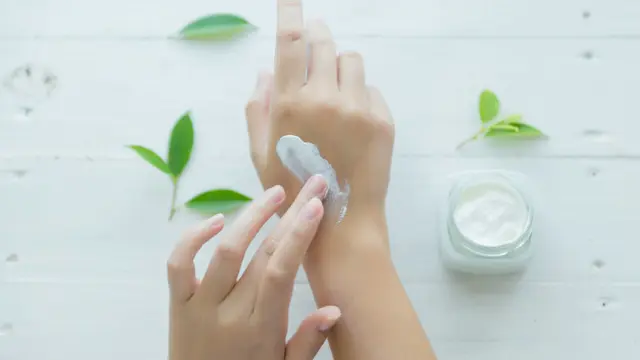 Tips Memilih Moisturizer yang Tepat untuk Kulit Berjerawat