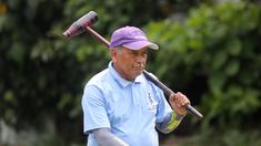 Woodball menjadi pilihan sekelompok warga yang rata-rata usia diatas 50 tahunan untuk menyalurkan hobi berolahraga. (Bola.com/M Iqbal Ichsan)