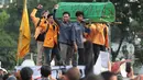 Sejumlah mahasiswa yang tergabung dalam aliansi Komite Selamatkan Daulat Rakyat (Sadar) menggelar aksi unjuk rasa di kawasan Tugu Tani, Menteng, Jakarta Pusat, Selasa (20/10/2026). Aksi tersebut bertepatan dengan dua tahun pemerintahan Presiden Prabowo Subianto dan Wakil Presiden Gibran Rakabuming Raka. (KLY/Budy Santoso)