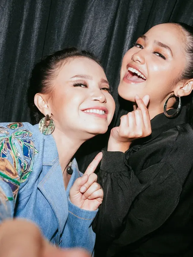 6 Potret Kebersamaaan Syifa Hadju dan Rossa, Disebut Mirip