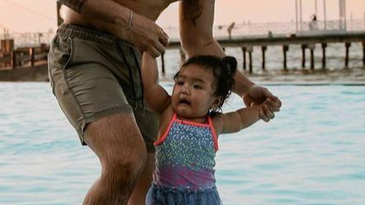 Beberapa netizen merasa gemas melihat si kecil Xarena yang terlihat sangat menggemaskan, sementara netizen lain justru merasa gemas dengan sang ayah.