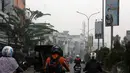 Hingga kini, kabut asap yang menyelimuti Kota Lubuklinggau masih pekat, terutama pada pagi hari, Sumatera Selatan, (14/10/14). (Liputan6.com/Faizal Fanani)