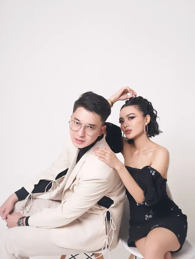 Wika Salim dan Max Adam
