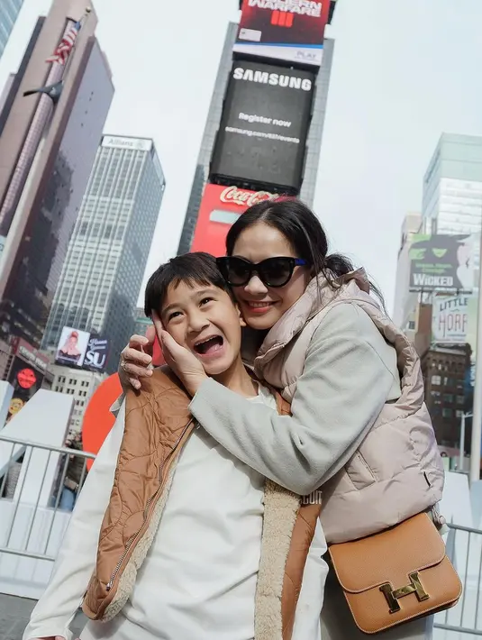 Keluarga Raffi Ahmad dan Nagita Slavina tengah menikmati momen liburan  di New York, Amerika Serikat. [@raffinagita1717]