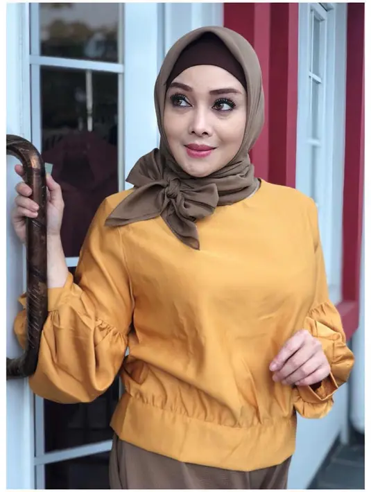 "Ya bersyukur saja. Karena pengalaman aku lebih sering nangis kalau ada pasangan," lanjut Terry Putri.  (Instagram/terryputri)