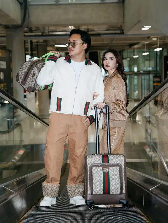 Sebagai pasutri baru, Mahalini Raharja dan Rizky Febian terlihat kompak dengan busana ala Gucci Gang [@rizkyfbian]