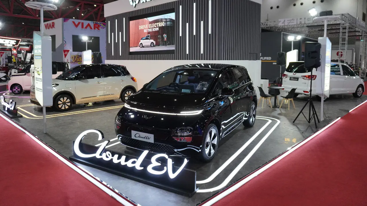 Wuling Cloud EV di Jakarta Fair 2024