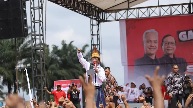 Calon wakil presiden, Mahfud MD saat menghadiri kampanye akbar di Lapangan Kompleks Meranti Land Jalan Asahan, Kabupaten Simalungun, Sumatera Utara, Minggu, 28 Januari 2024. (Istimewa)