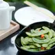 Edamame juga mengandung serat, vitamin, dan mineral penting seperti folat dan vitamin K yang baik untuk tubuh. (Foto/dok: Freepik/schantalao)