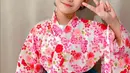 Beda dengan penampilan sebelumnya, kali ini sang putri tampil cantik dengan baju kimono untuk menghadiri acara UN Day di sekolah [instagram/ayutingting92]