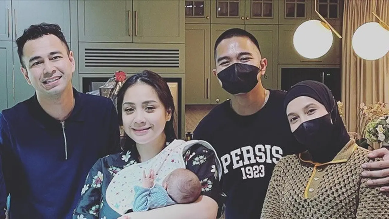 5 Potret Kaesang Pangarep Jenguk Rayyanza Anak Raffi Ahmad, Nadya Arifta Turut Hadir