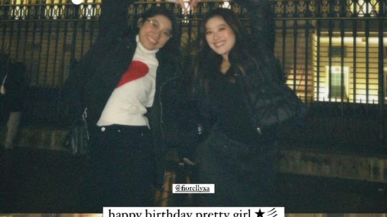 Potret kebersamaan Fiorelly Xavier dan sang kakak, Amanda Caesa.  Amanda Caesa mengucapkan selamat ultah untuk sang adik. Potret keduanya tampak begitu kompak. Paras keduanya sama-sama cantik.