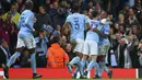 Para pemain Manchester City merayakan gol Raheem Sterling saat melawan Feyenord pada laga group F Liga Champions di Etihad Stadium, Manchester, (21/11/2017). City menang 1-0. (AP/Dave Thompson)