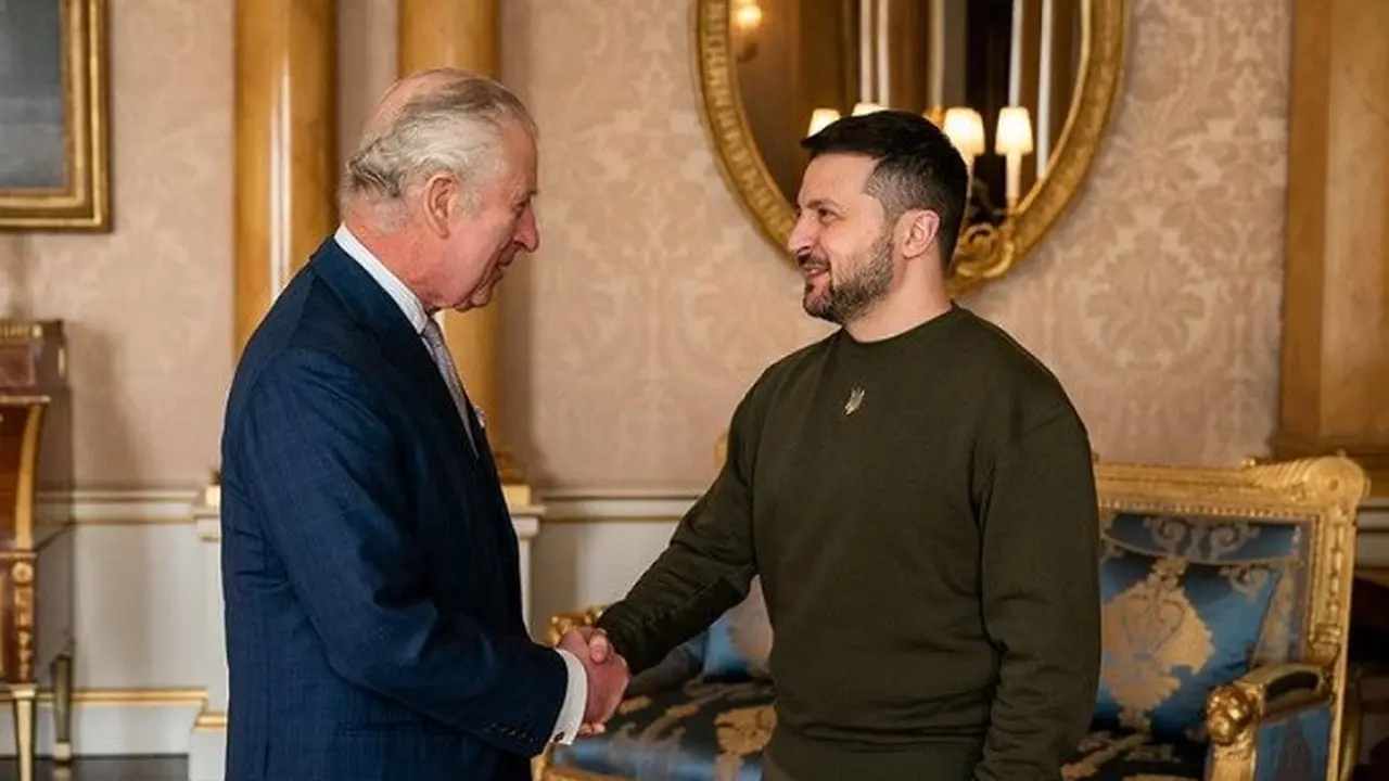 Presiden Ukraina Volodymyr Zelensky bertemu dengan Raja Inggris Charles III