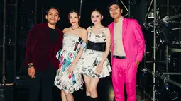 Pada Instagram Thariq Halilintar, tampak pula kebersamaan Aaliyah dan Syifa. Beda dengan Aaliyah yang menggandeng suami, Syifa tampak bersanding dengan Harris Vriza, lawan mainnya di sinetron Saleha. Aaliyah dan Syifa tampil kompak dengan baju motif koran. (Liputan6.com/IG/@thariqhalilintar)