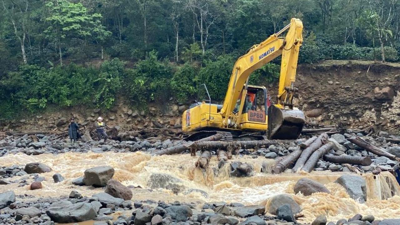 Jalan Alternatif Bener Meriah Lumpuh Total Akibat Sungai Meluap, Akses Antarkabupaten Terputus