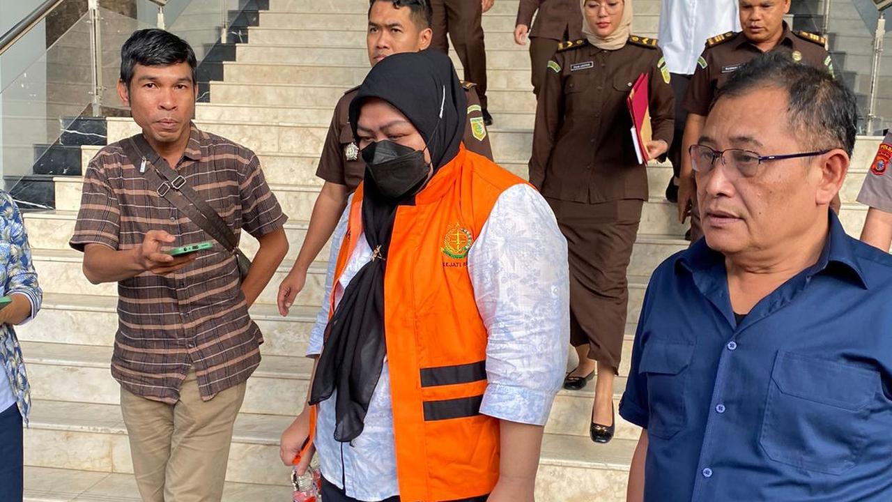 Untuk diketahui Akhmad Mujahidin juga tersangkut kasus korupsi yang lain. Saat ini Mujahidin berada di dalam penjara Rumah Tahanan Negara (Rutan) Kelas I Pekanbaru.<br>