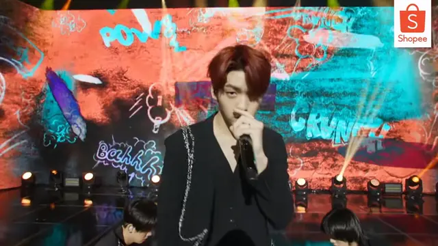 Member TXT Soobin di acara Shopee 12.12 TV Show.