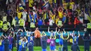 Para pemain Ukraina merayakan kemenangan atas Swedia usai pertandingan babak 16 besar Euro 2020 di Stadion Hampden Park, Glasgow, Selasa (29/6/2021). Ukraina menang 2-1. (AP Photo/Andy Buchanan, Pool)