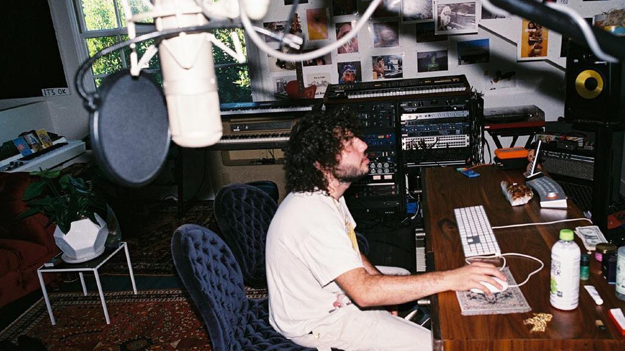 Profil Benny Blanco, Produser Musik yang Baru Saja Melamar Selena Gomez