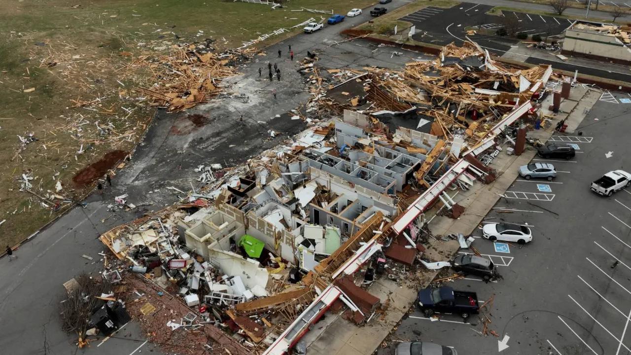 Terjangan badai tornado dahsyat kembali menghantam Amerika Sertikat.<br><br>Kali ini menghantam wilayah Tennessee pada Minggu (10/12/2023) waktu setempat.