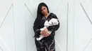 Pada 1 Maret lalu, Kylie Jenner mengunggah fotonya bersama dengan Stormi untuk merayakan satu bulan kelahiran anaknya itu. (instagram/kyliejenner)