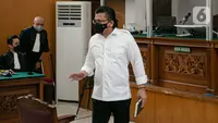 Ferdy Sambo, terdakwa kasus pembunuhan berencana terhadap Yosua Hutabarat bersiap menjalani sidang putusan di PN Jakarta Selatan, Senin (13/2/2023).  Sebelumnya, Ferdy Sambo sudah menjalani sidang pembacaan duplik atas tanggapan repik penuntut umum pada 31 Januari dan dan sang istri Putri Candrawathi pada 2 Februari 2023. (Liputan6.com/Faizal Fanani)