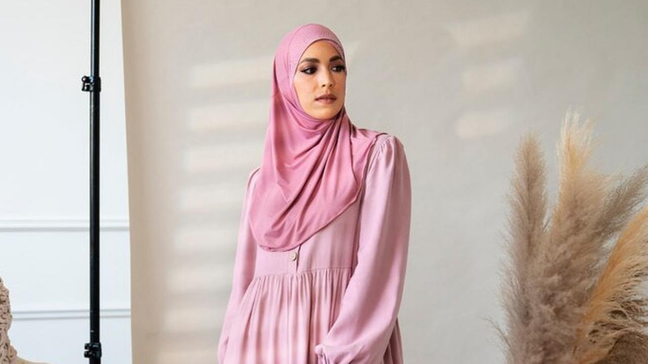 5 Model Baju Gamis Polos Modern Terbaru, Simpel Tapi Fashionable