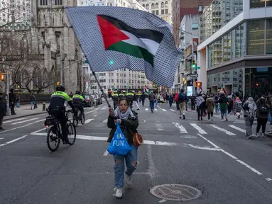 Para aktivis pro-Palestina mengambil alih jalan dalam aksi yang mereka sebut sebagai "Pemogokan Global untuk Gaza pada Hari Perempuan Internasional" pada 8 Maret 2024 di New York City. (David Dee Delgado/Getty Images North America/Getty Images via AFP)