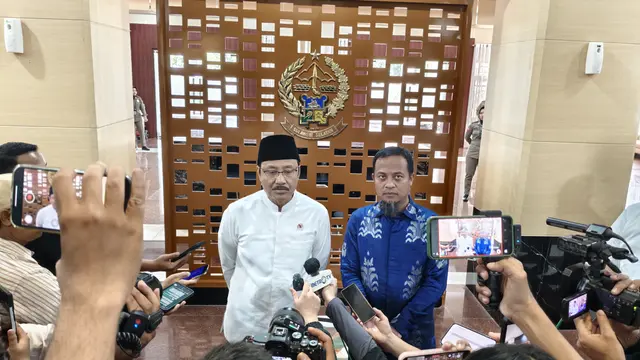 Menteri Sosial Saifullah Yusuf saat ditemui awak media di Kantor Gubernur Sulsel, Sabtu (18/4/2026). (Liputan6.com/Fauzan)