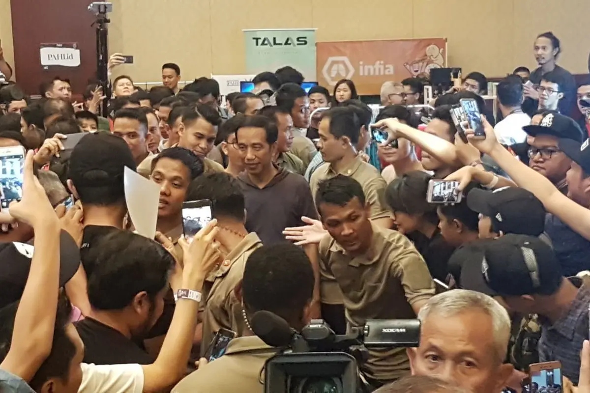 Jokowi mendadak datang ke acara Sneakers Day 2018, Senayan City, Jakarta.