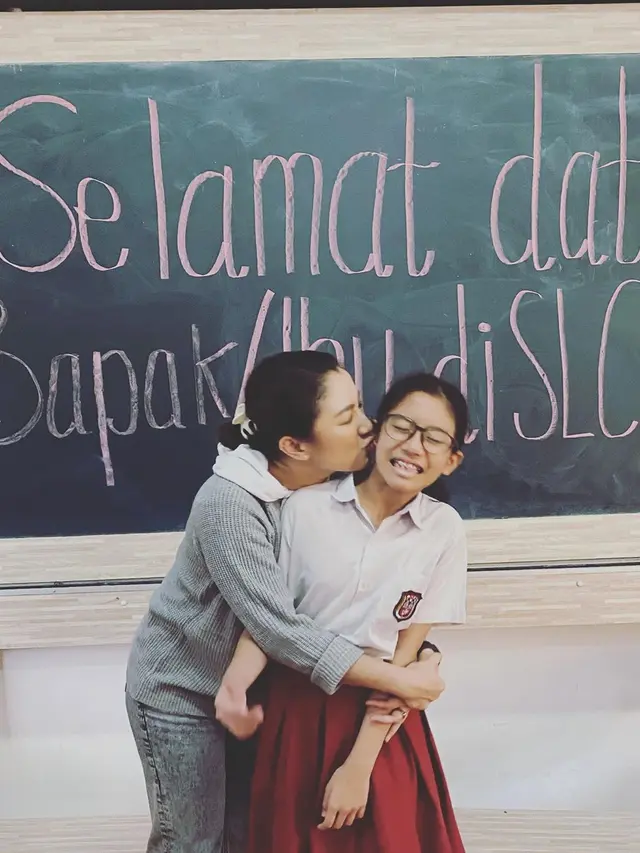 Potret kebersamaan Melly Mono dan Radinka