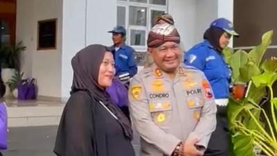 Wanita Sukoharjo Ngidam Pegang Kepala Kapolresta Solo
