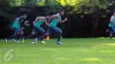 Beberapa pesepakbola muda beradu cepat lari saat latihan seleksi Timnas Indonesia U19 di NYTC Sawangan, Depok, Selasa (26/7). 40 pesepakbola muda mengikuti seleksi untuk menjadi pemain Timnas Indonesia U19. (Liputan6.com/Helmi Fithriansyah)