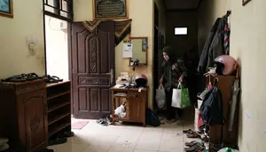7 Kesalahan Tata Letak yang Membuat Area Pintu Masuk Terasa Sempit, Hal Kecil Ini Sering Tak Disadari