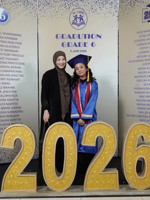 Natasha Rizky Hadiri Wisuda Putri Sulung. [@natasharizkynew]