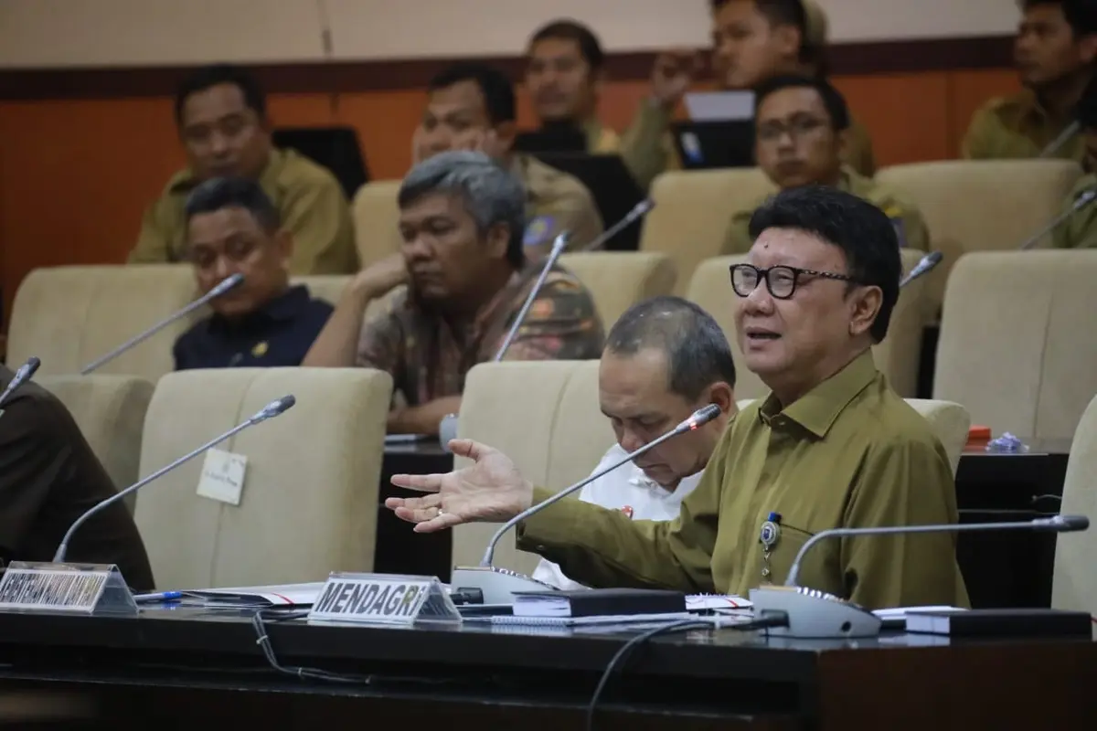 Mendagri Sampaikan Evaluasi Pemilu 2019 dalam Raker di DPD RI