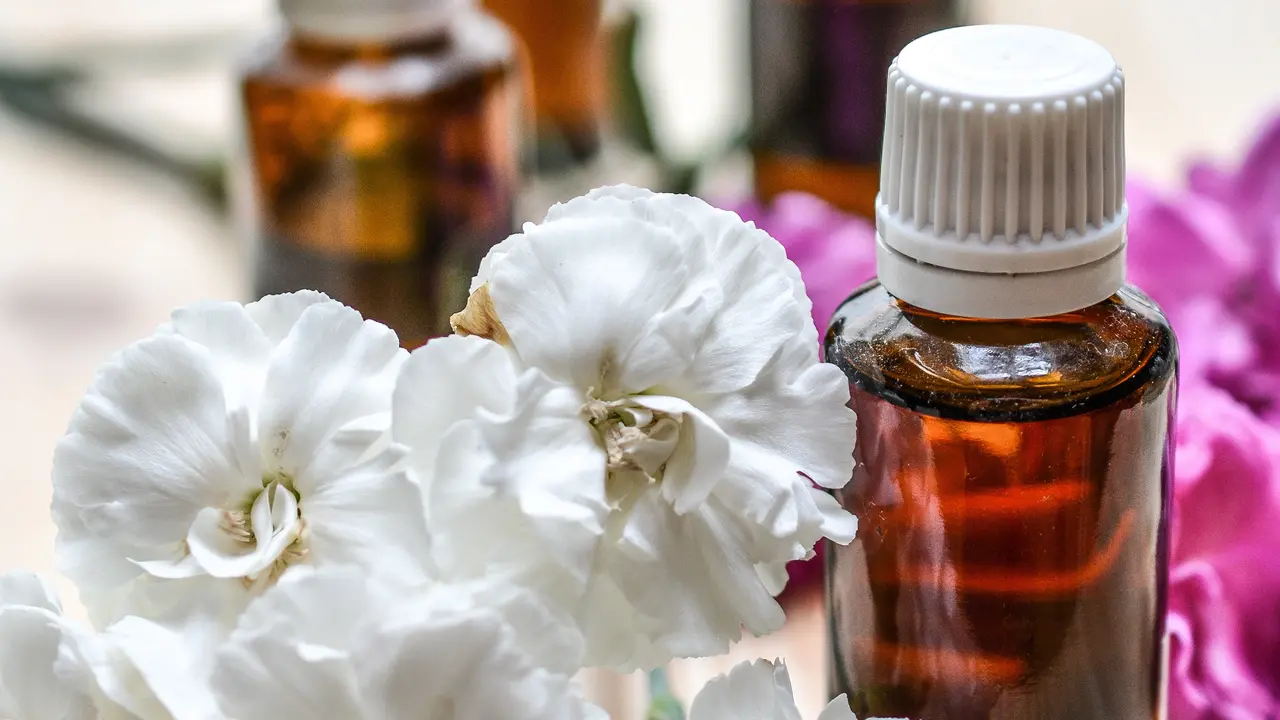 [Fimela] Ilustrasi Essential Oil