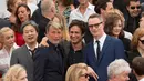 Pemain film dan sutradara berpose saat menghadiri Festival Film Cannes ke-70 di Perancis, Selasa (23/5). Festival Film Cannes menjadi sebuah ajang populer bagi pengusaha film untuk meluncurkan film-film terbarunya. (Arthur Mola/Invision/AP)