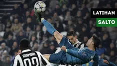 Cristiano Ronaldo mencoba latihan tendangan salto jelang Real Madrid Vs Atletico Madrid, Minggu (8/4/2018).