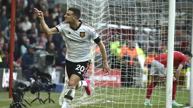 Foto: Selebrasi Gol Perdana Diogo Dalot di Liga Inggris, Bawa MU Menang 2-0 atas Nottingham Forest
