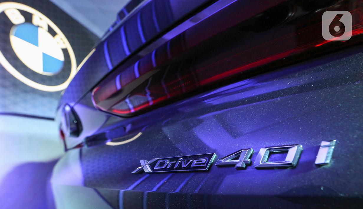 Varian mesin BMW X6 xDrive40i saat peluncuran di German Centre BSD, Tangerang Selatan. BMW X6 xDrive40i M Sport baru dilengkapi dengan teknologi BMW TwinPower Turbo dengan dua turbocharger twin-scroll, unit bensin straight-six dengan output 340 hp pada 5500-6500 rpm. (Liputan6.com/Fery Pradolo)