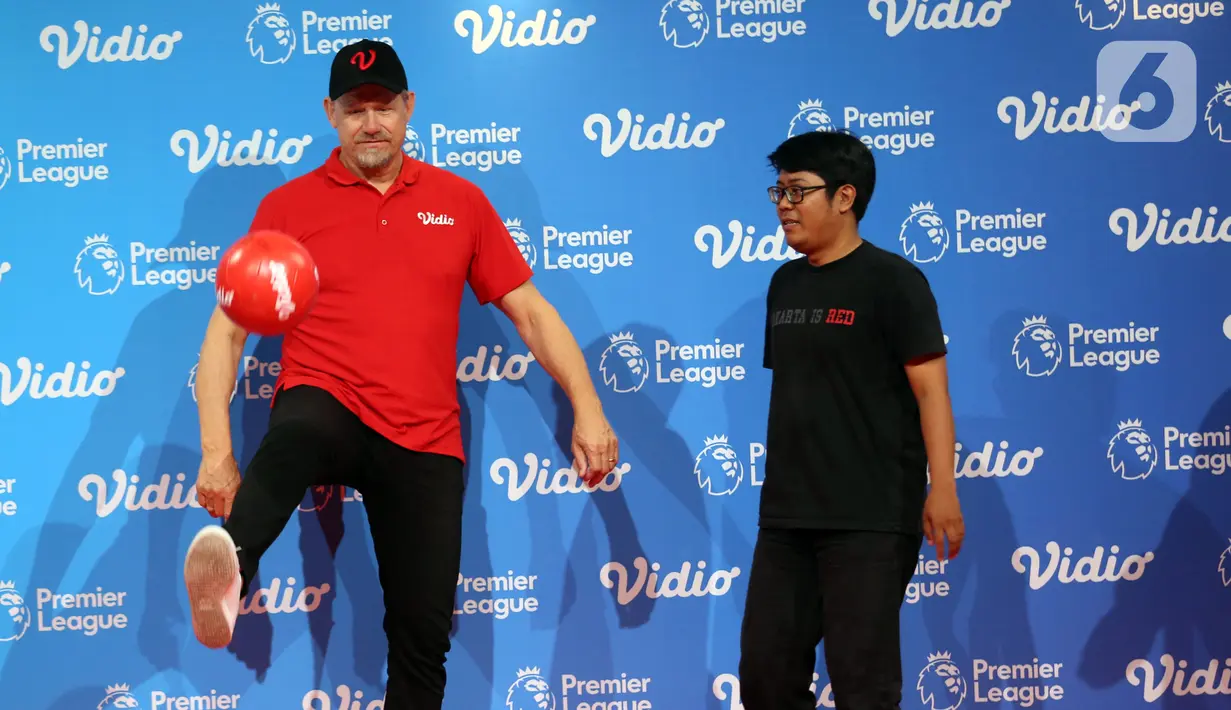 "Dengan Vidio sekarang menyajikan kesempatan untuk menonton Premier League bagi semua orang, ini sangat bagus karena Premier League menurut saya adalah liga sepak bola terbaik di dunia," tutur Schmeichel dalam jumpa pers. (Liputan6.com/Johan Tallo)