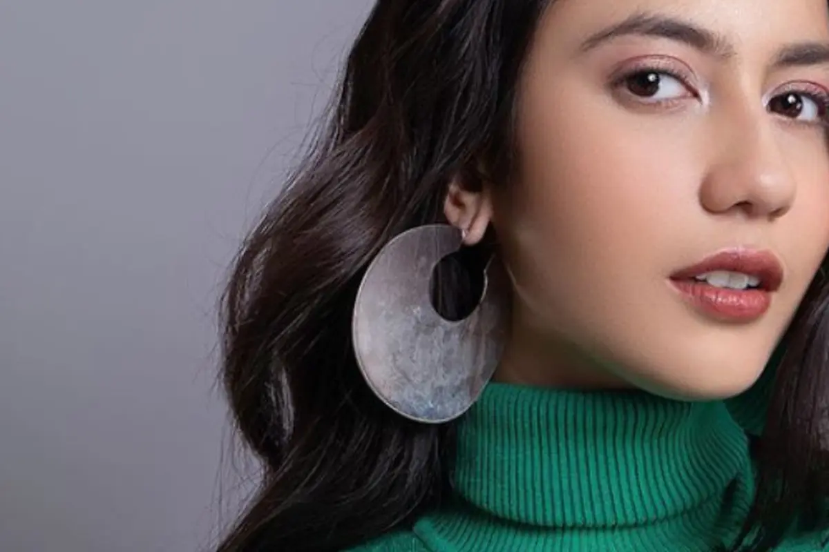 Terbiasa Pakai Makeup Flawless, Ini Tampilan Pevita Pearce Tanpa Makeup