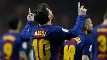 Penyerang Barcelona, Lionel Messi melakukan selebrasi usai mencetak gol ke gawang Sevilla di final Copa del Rey di stadion Wanda Metropolitano di Madrid (21/4). Barcelona menang 5-0.  (AP Photo / Paul White)