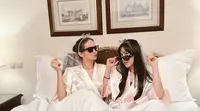 Doa Jessica Mila dan Enzy Storia untuk menikah di waktu yang berdekatan terwujud, sekarang mereka sedang menikmati bulan madu bersama pasangan masing-masing. (Foto: Instagram @jscmila)
