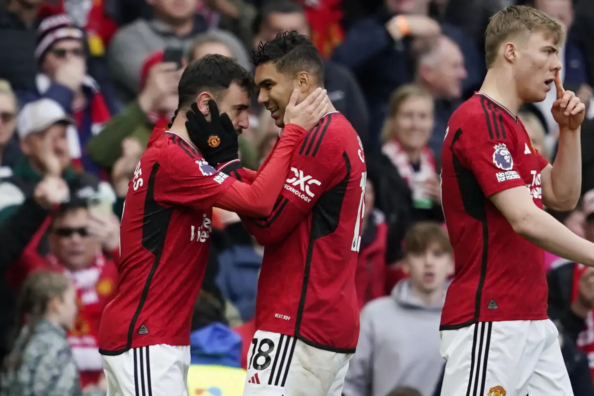 Foto: Gol Penalti Mohamed Salah Gagalkan Comeback MU atas Liverpool di Old Trafford